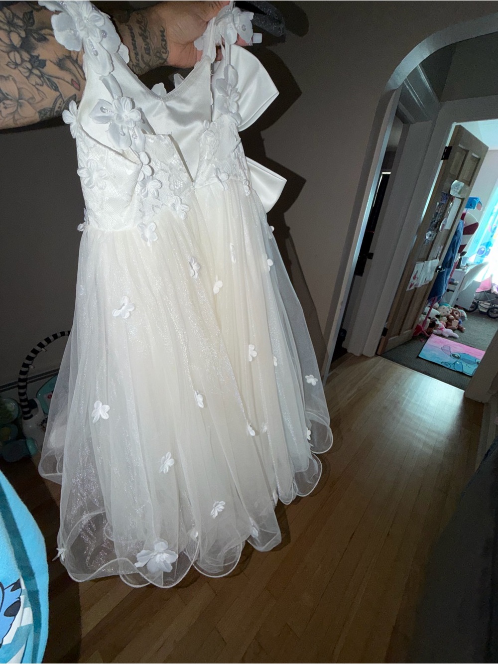 Elegant White Flower Appliqué Girls' Dress